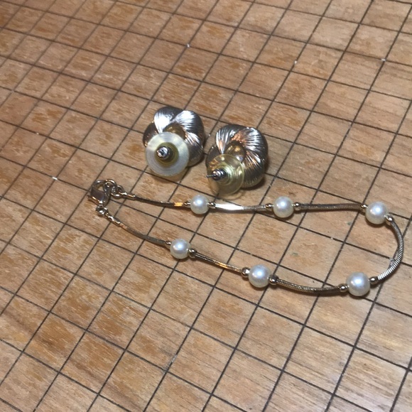 Costume Pearls Bracelet 7.5”L, AB Crystals, Cream Enamel Flower Earrings EVC - Picture 8 of 10